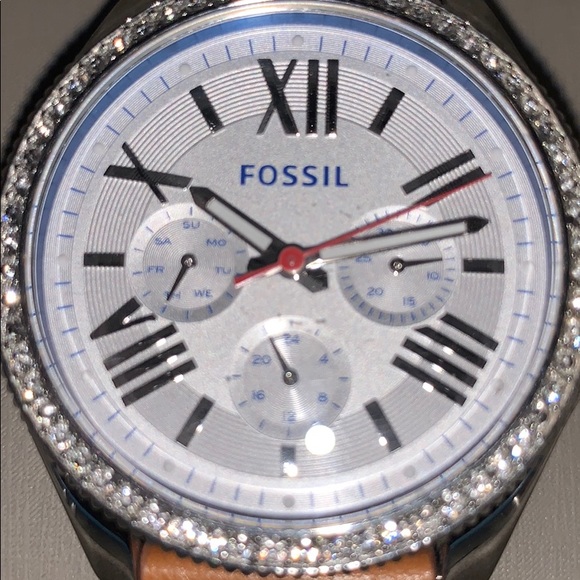 SILVER/BLUE FOSSIL WATCH - Picture 2 of 3